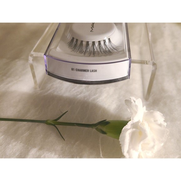 New MAC Cosmetics | False Eyelashes | A90 | Charmer Lash | 81 - Picture 6 of 6